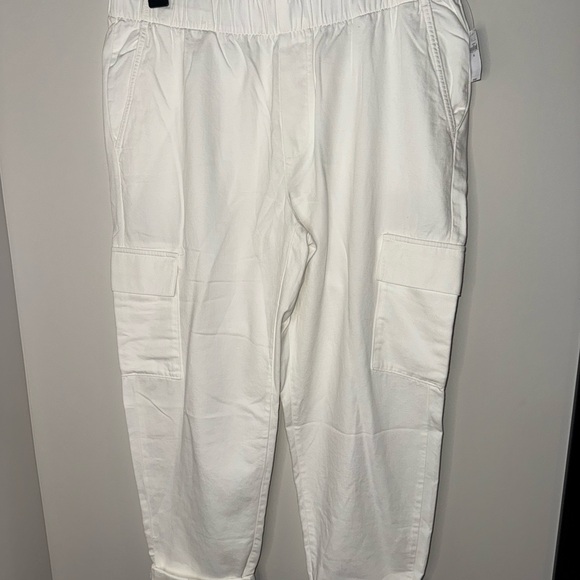 GAP Women's Ivory Cargo Pants - Picture 1 of 5